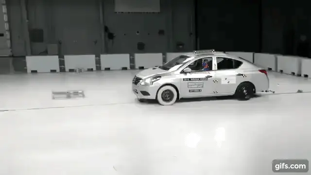 Esto es lo que ocurre si haces chocar los coches más baratos de Estados Unidos y de México