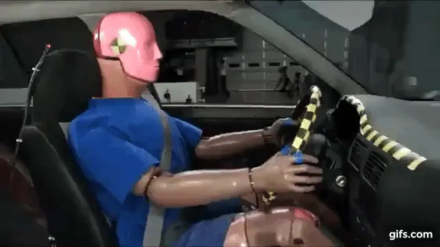Esto es lo que ocurre si haces chocar los coches más baratos de Estados Unidos y de México