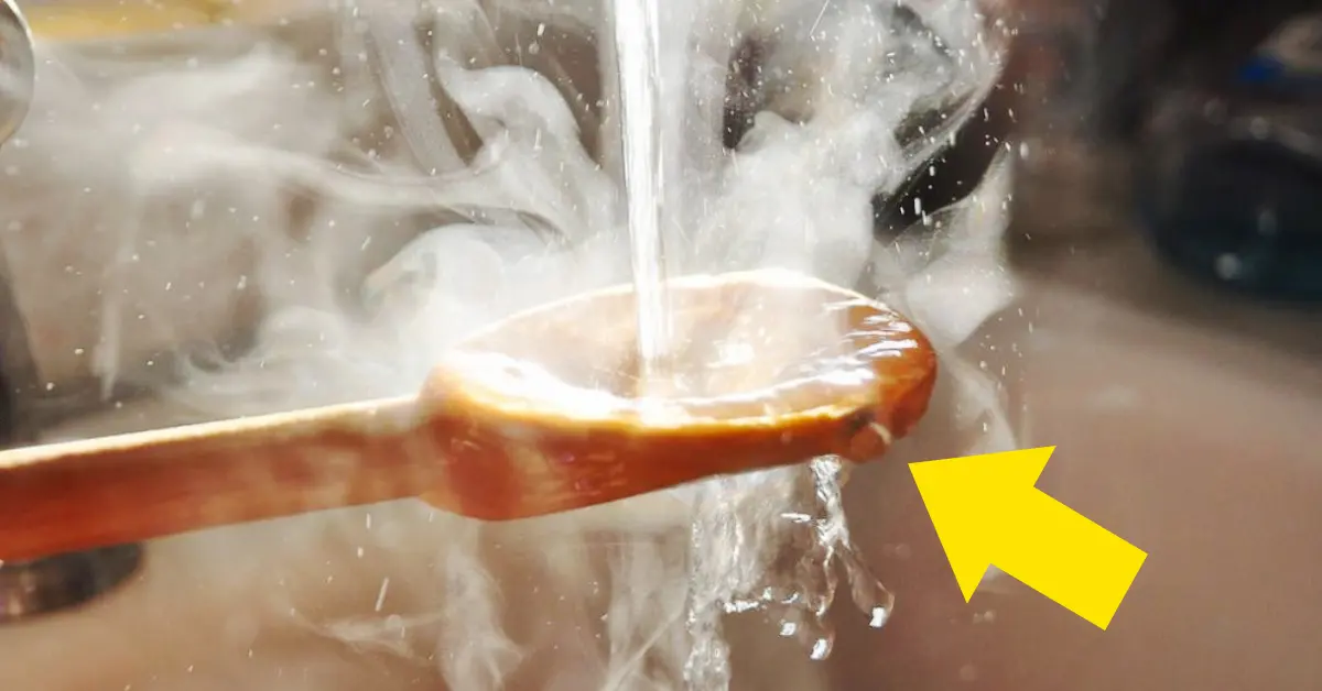 Prueba a beber agua caliente con el estómago vacío y esto es lo que le ocurrirá a tu cuerpo