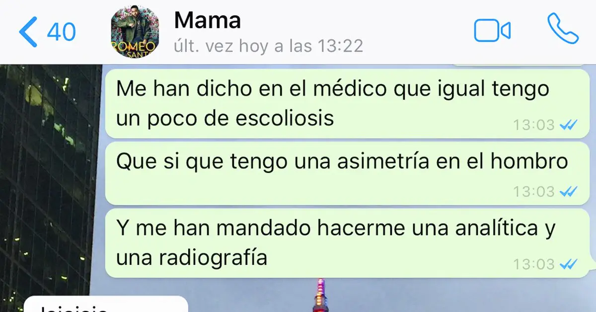 Una madre se la juega a su hijo al reírse de él en una conversación de WhatsApp