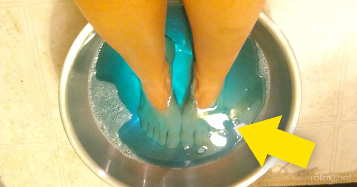 Sumerge tus pies en un recipiente con Listerine ¡Y descubre lo que ocurre en unos minutos!