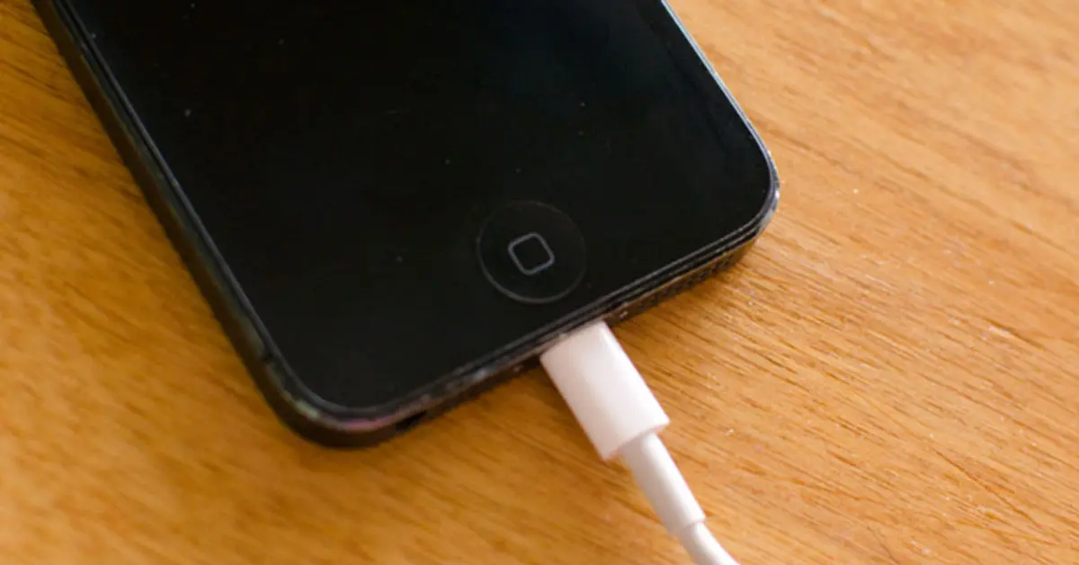 4 Trucos y consejos para cargar nuestro teléfono y los errores que más cometemos