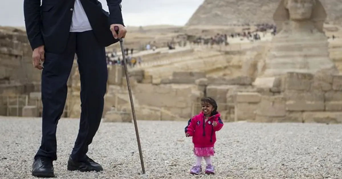 Una sesión consigue reunir al hombre más alto y la mujer más baja del mundo