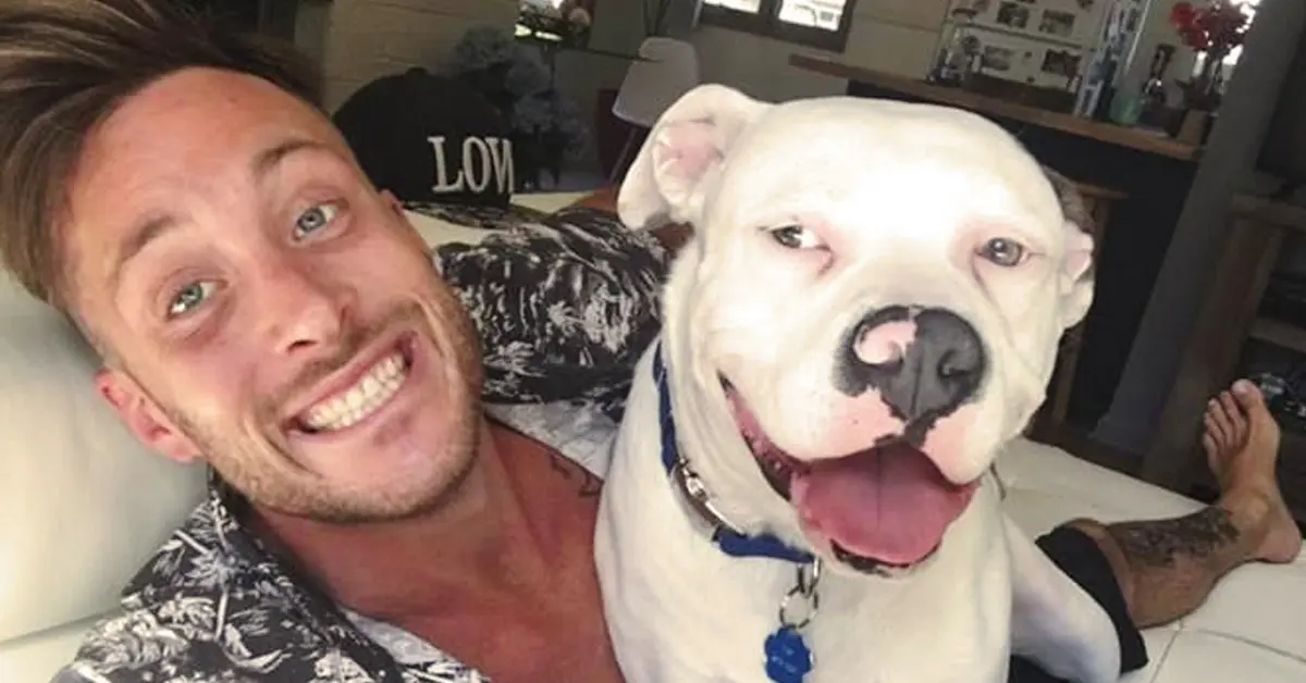 El selfie más caro de la historia: un chico sube una foto con su perro y la policía se presenta en casa para llevárselo