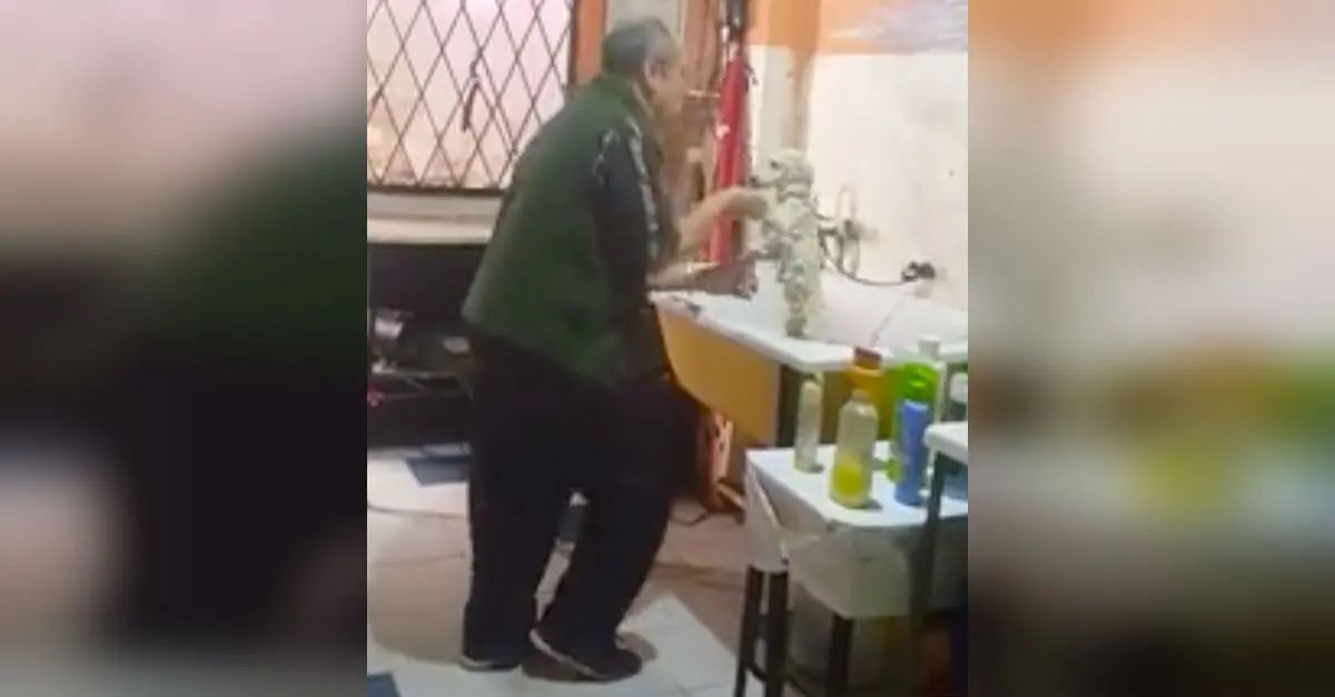 Un Peluquero se viraliza al ser pillado con las manos en la masa por su mujer
