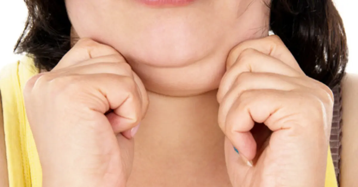 5 Trucos para eliminar y disimular la Papada con cosas de casa