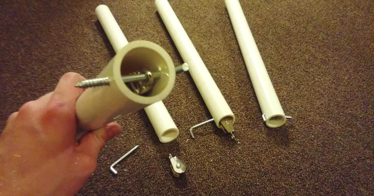 Cansado de lidiar con una maraña de cables todos los días así se las ingenió para deshacerse del problema