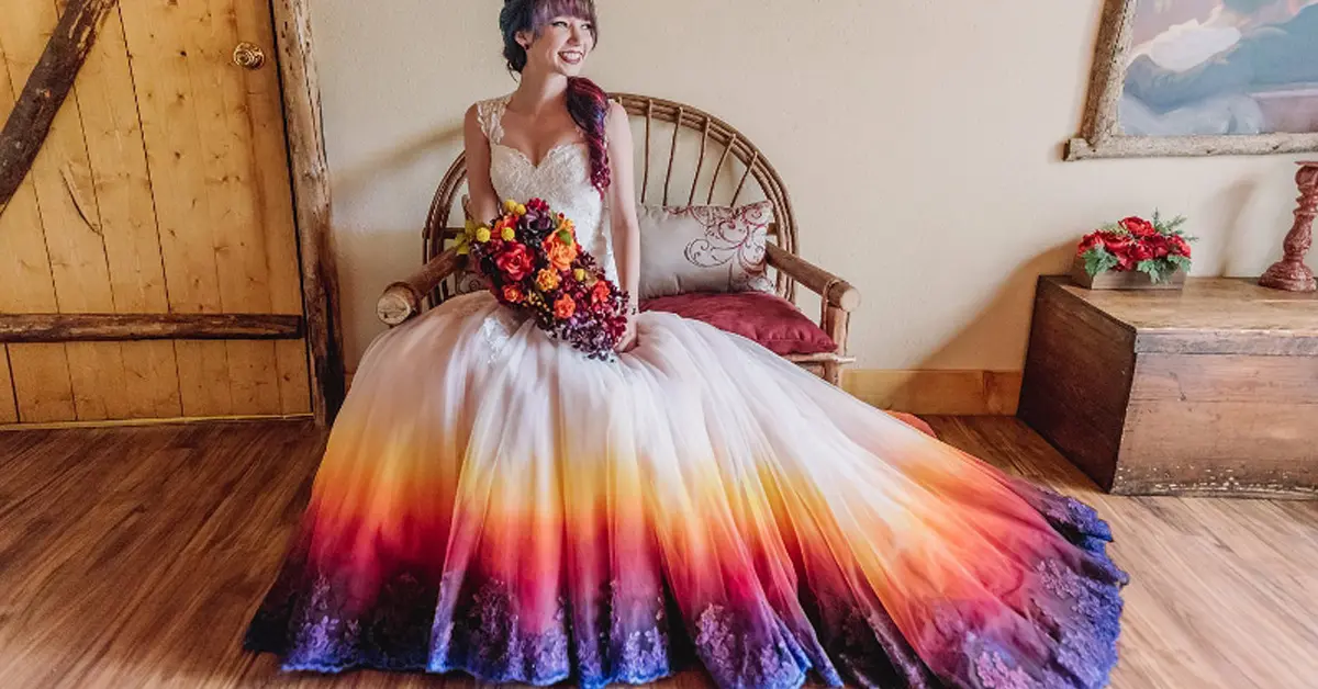 Estos increíbles vestidos están revolucionando a todo el mundo ¡Y llenarán de color tu gran día!