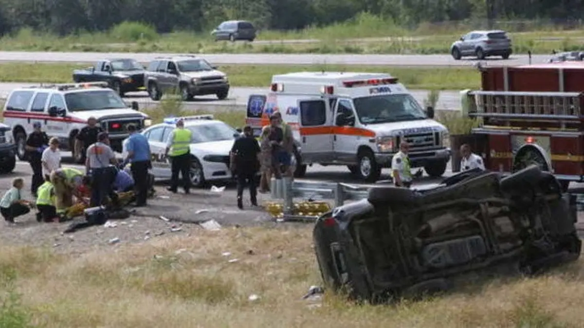 Una foto de un bombero en medio de un accidente se hace viral