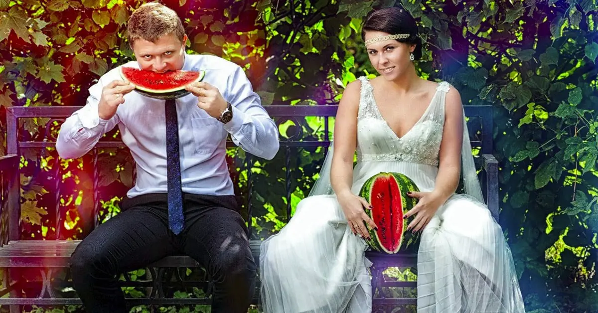 20 Vulgares imágenes de boda que dijeron adiós a la tradición y no acabaron arruinando la sesión de fotos