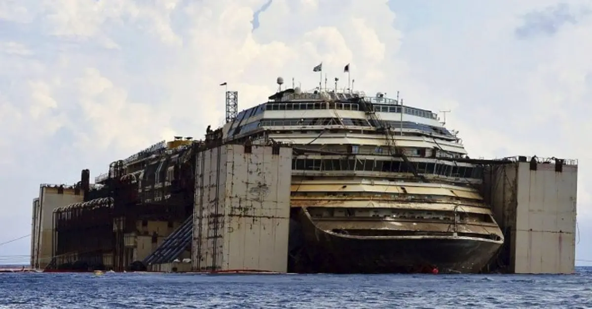 12 Imágenes que muestran lo que han encontrado años después en el Costa Concordia, el gigantesco crucero que naufragó