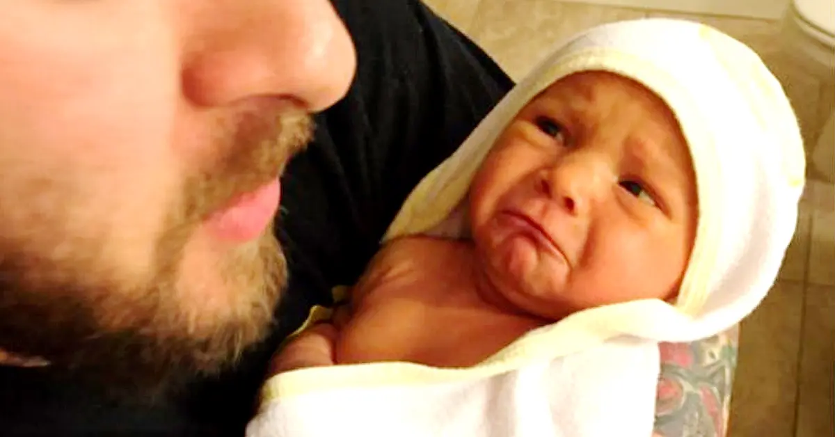 ¿Ves algo raro? Publicó la foto del primer baño de su recién nacida y gracias a eso le salvó la vida