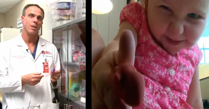 Lo que esta niña está sosteniendo en su mano es lo que pudo salvar su vida