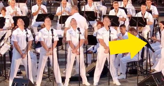 banda marines armada cantando jersey boys banner