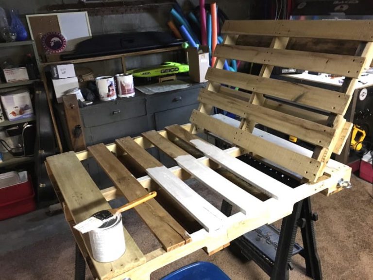 Transforma fácilmente un palé de madera en un columpio para el árbol