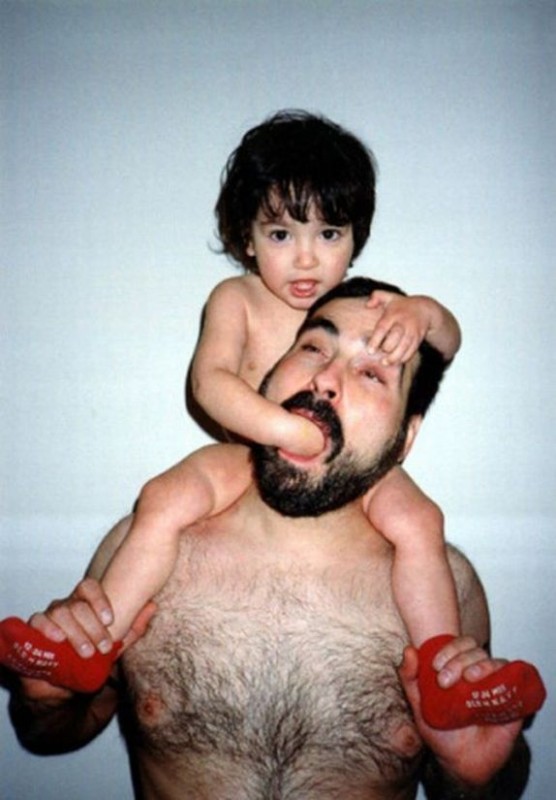 estas-son-las-27-fotos-familiares-mas-extranas-que-hayas-visto-nunca {keyword}