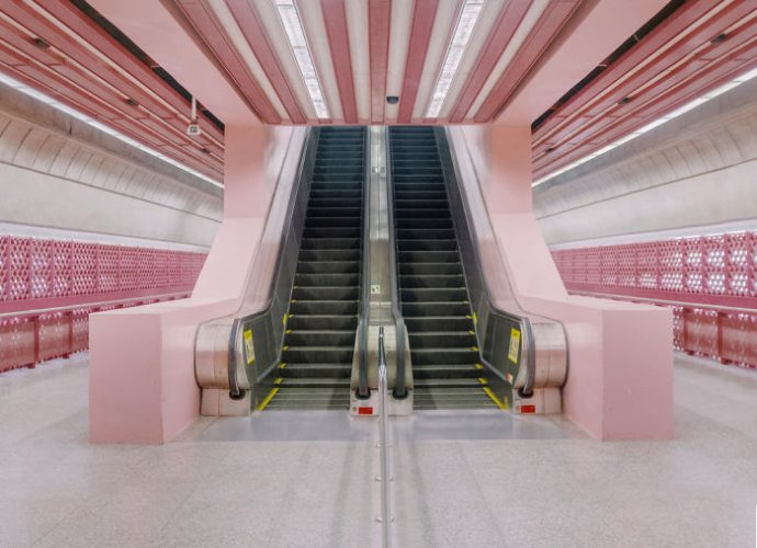 echa-un-vistazo-a-estas-fotos-de-lugares-reales-que-parecen-sacados-de-una-pelicula-de-wes-anderson {keyword}