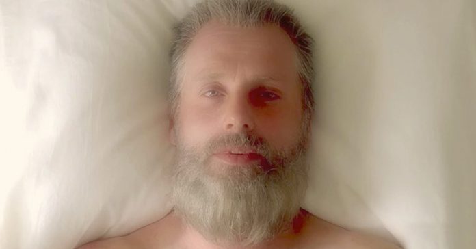 3 Cosas que dicen las canas sobre tu salud además de la edad 2 las canas dicen mucho mas de nuestra salud que de nuestra edad banner